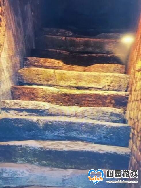 玩家发掘《生化8》隐藏细节 城堡台阶磨损颇有说法_wishdown.com 玩家发掘《生化8》隐藏细节 城堡台阶磨损颇有说法_wishdown.com